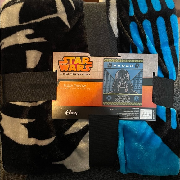 NEW Star Wars Disney Vader Plush Throw Blanket 50in x 60in - Picture 1 of 2